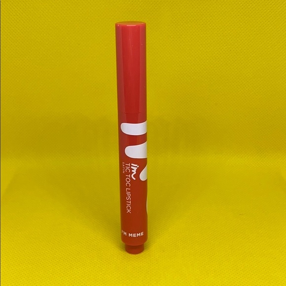 🎀 Host Pick 🎀 Tictoc Satin Lipstick Shade Scarlet Dress - Picture 7 of 8